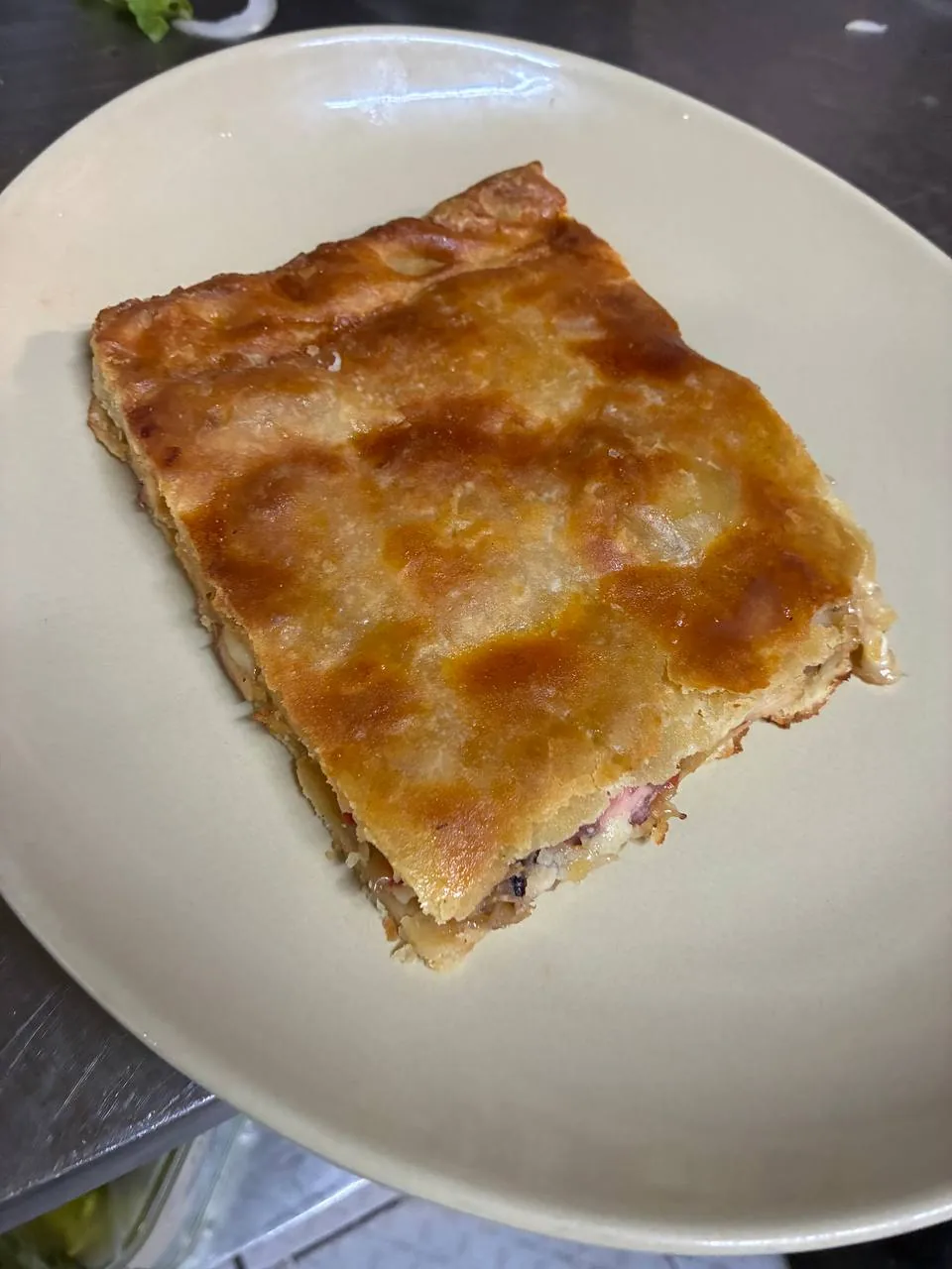 Empanada de pulpo y tetilla del restaurante El Bosque