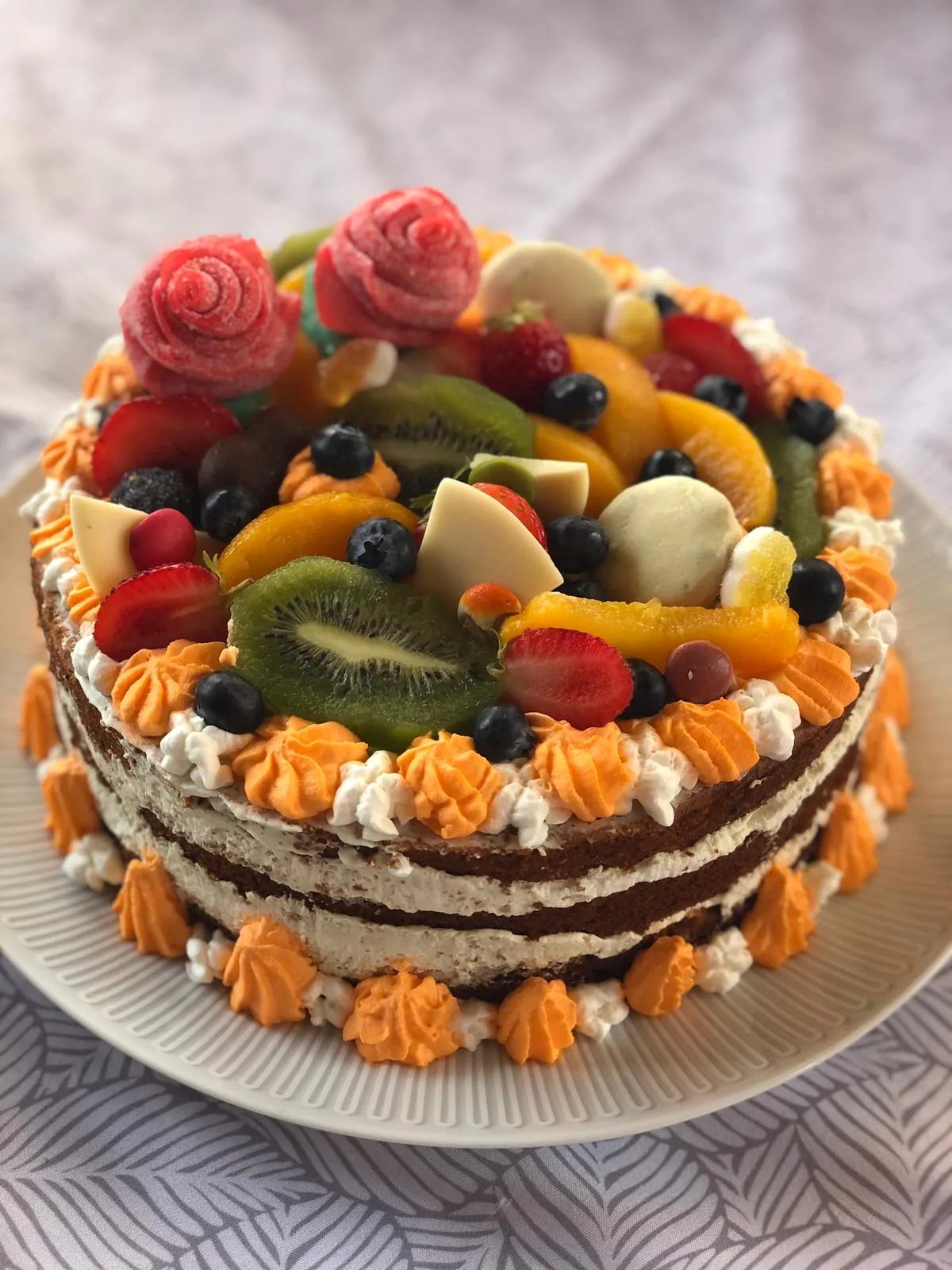 Tarta decorada con fruta de El Bosque