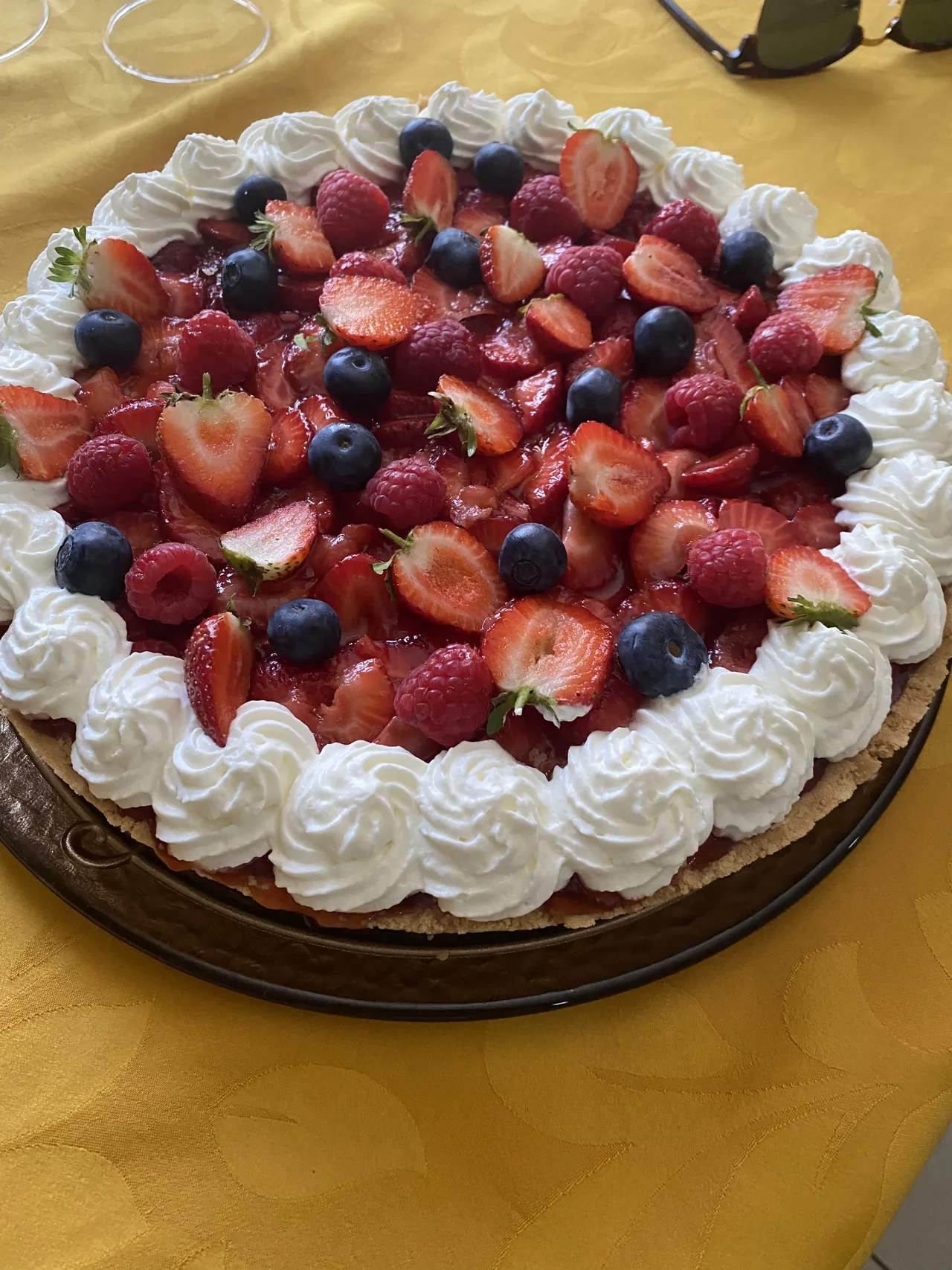 Tarta con frutos rojos y nata de El Bosque